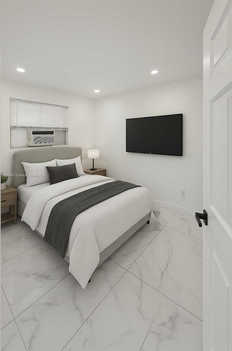 Small Image of 5740 MAYO ST #4, Hollywood Number 9