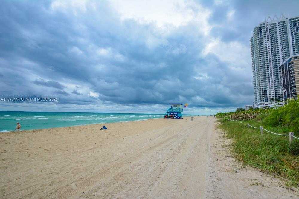 Small Image of 6498 COLLINS AVE #48, Miami Beach Number 10