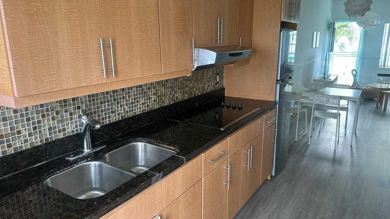 Small Image of 6498 COLLINS AVE #48, Miami Beach Number 4