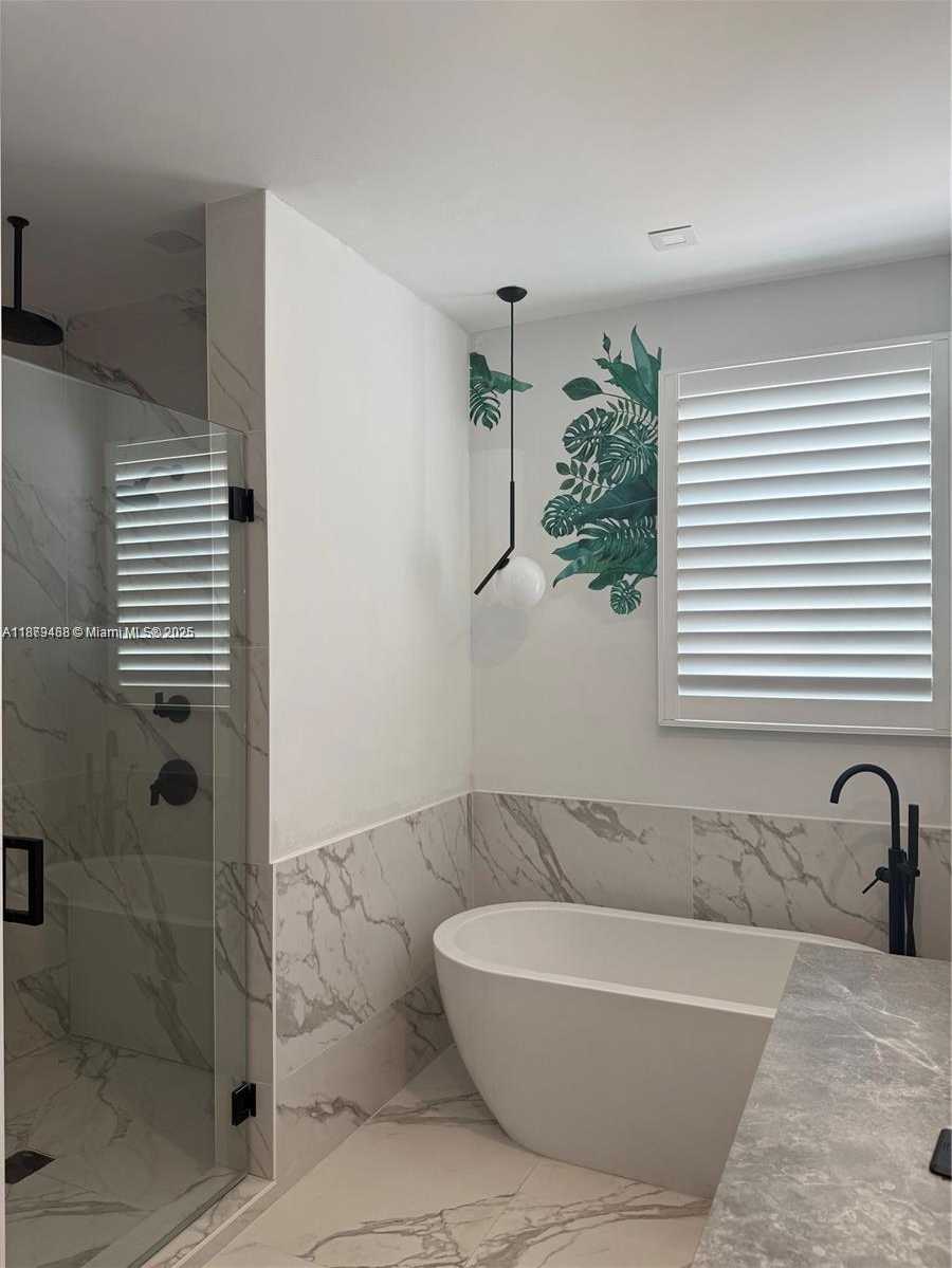 Small Image of 10857 NORTH WEST 84TH ST, Doral Number 20