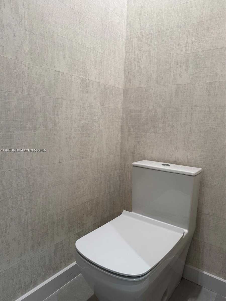 Small Image of 10857 NORTH WEST 84TH ST, Doral Number 23