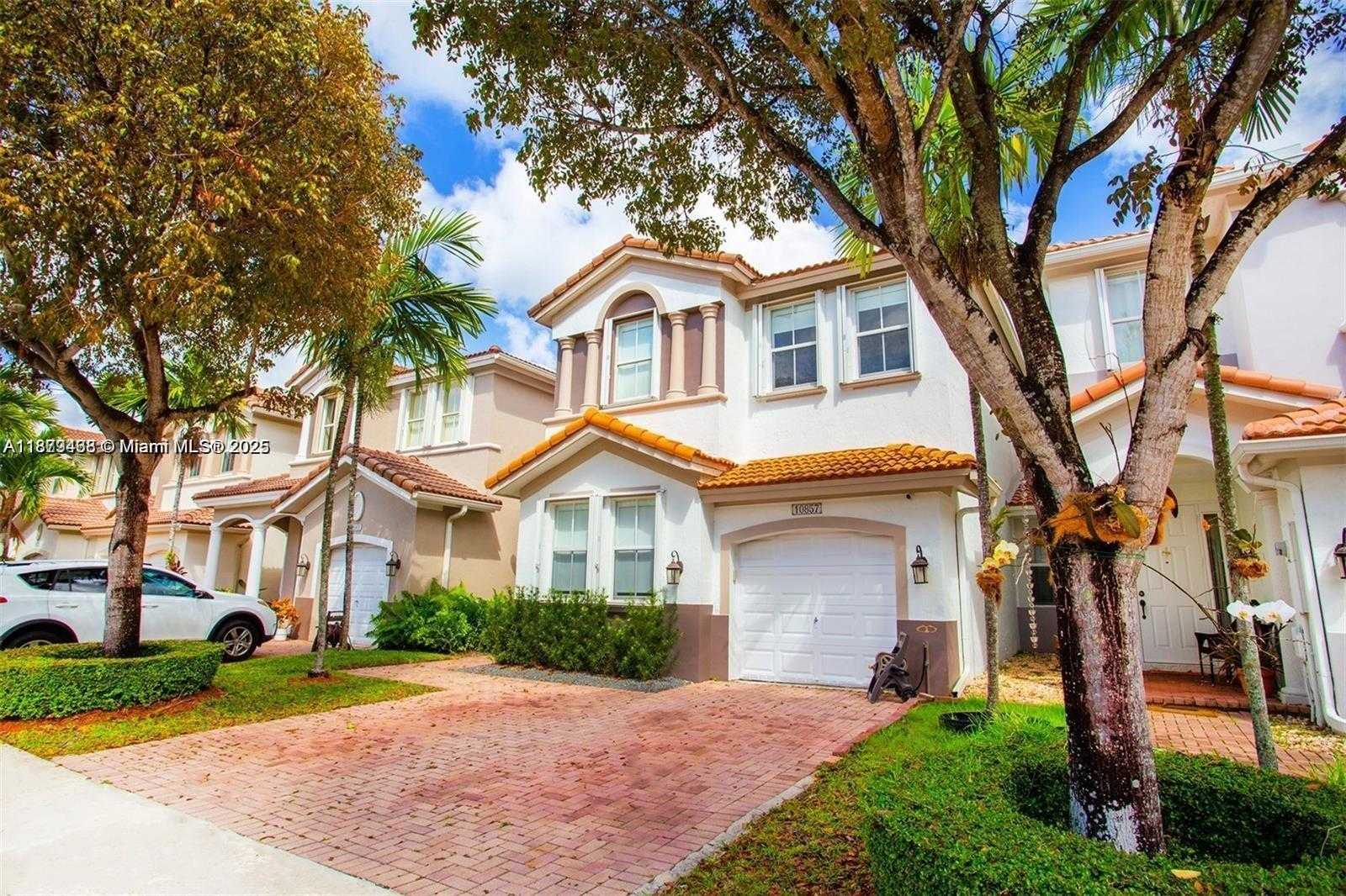 Small Image of 10857 NORTH WEST 84TH ST, Doral Number 3