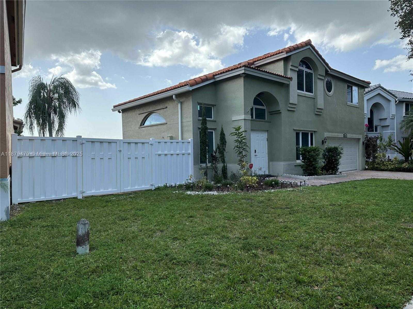 Small Image of 2611 REGALIA WAY, Cooper City Number 2