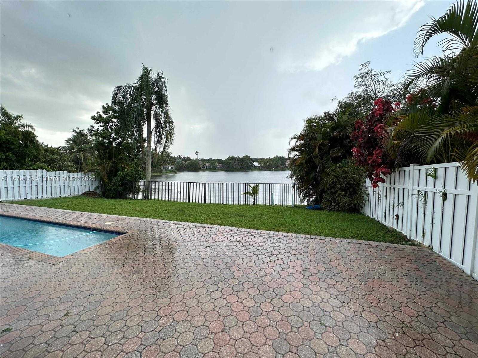 Small Image of 2611 REGALIA WAY, Cooper City Number 4