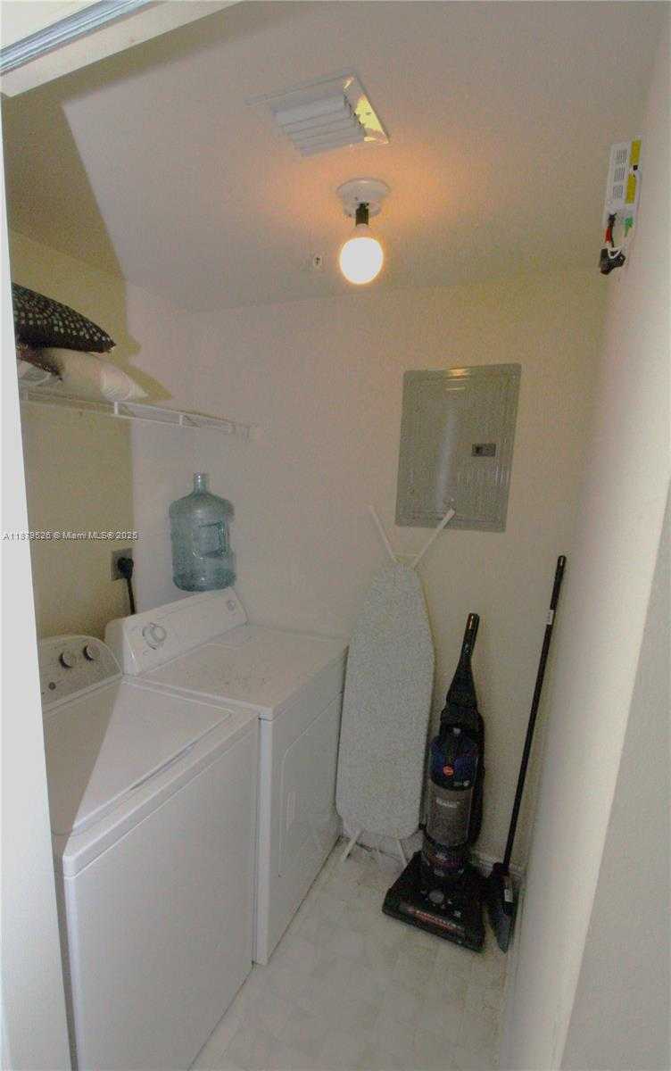 Small Image of 17150 NORTH BAY RD #2220, Sunny Isles Beach Number 13