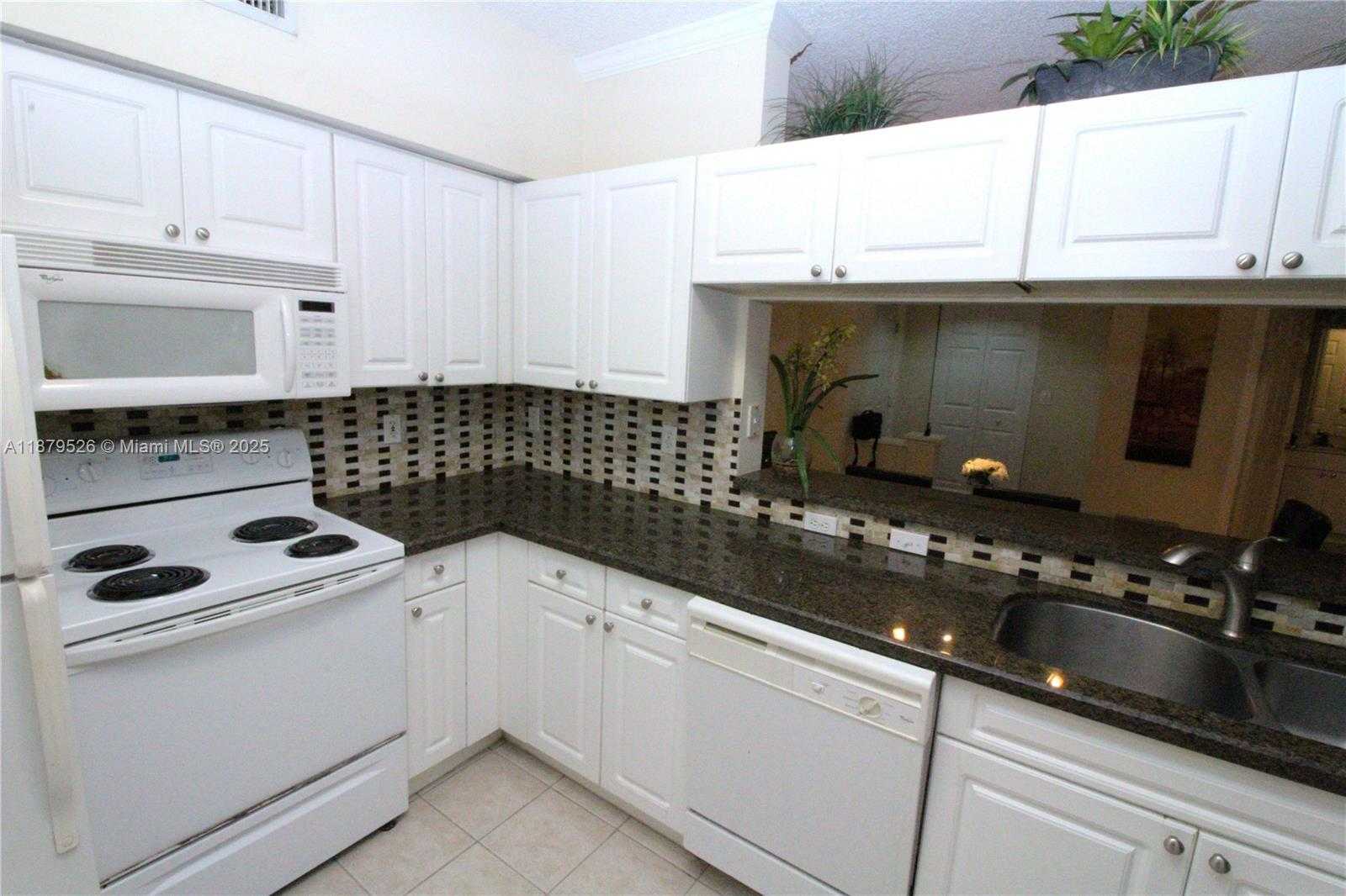 Small Image of 17150 NORTH BAY RD #2220, Sunny Isles Beach Number 6