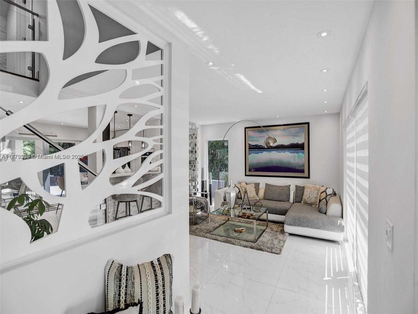 Small Image of 1273 NORTH EAST 92ND ST, Miami Shores Number 2