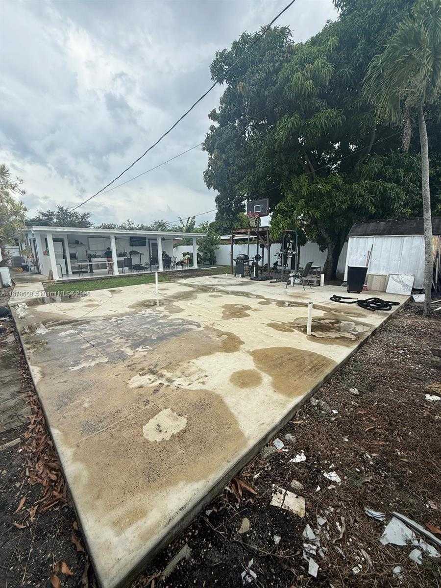 Small Image of 571 EAST 45TH ST, Hialeah Number 30