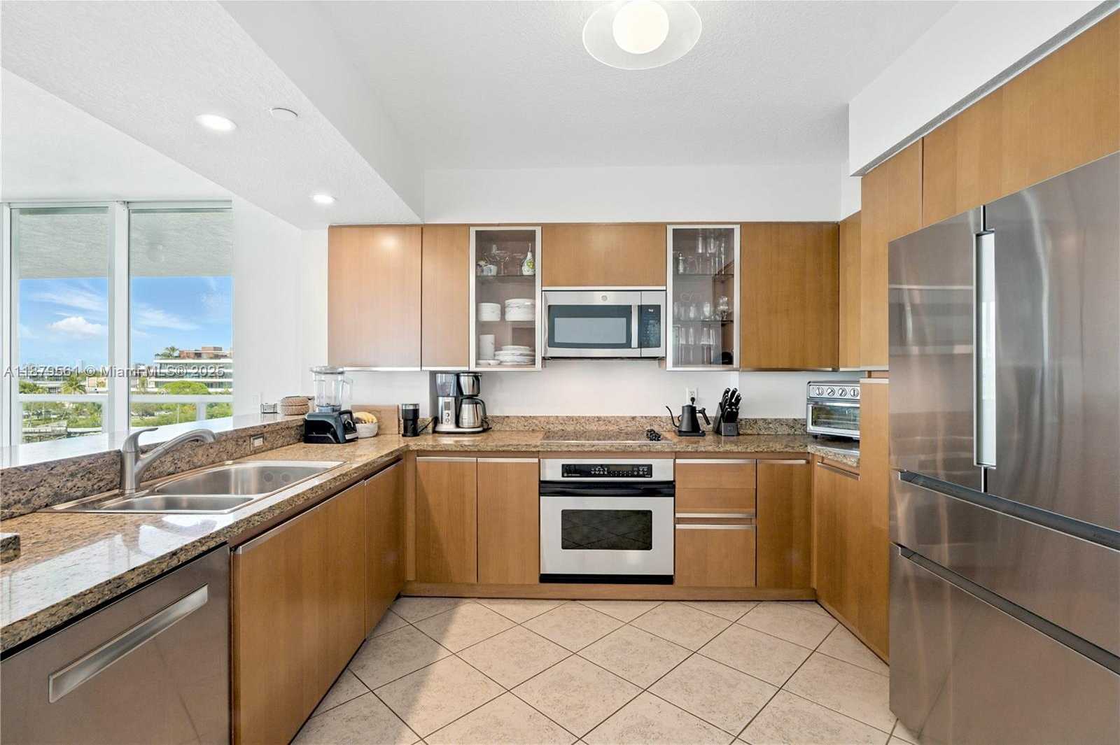 Small Image of 10 VENETIAN WAY #604, Miami Beach Number 5