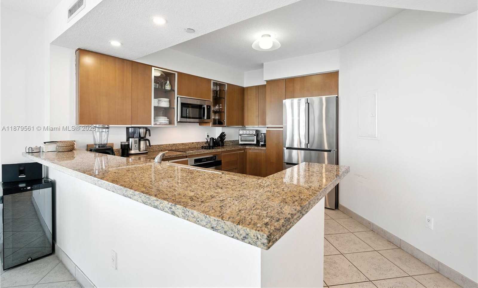 Small Image of 10 VENETIAN WAY #604, Miami Beach Number 6