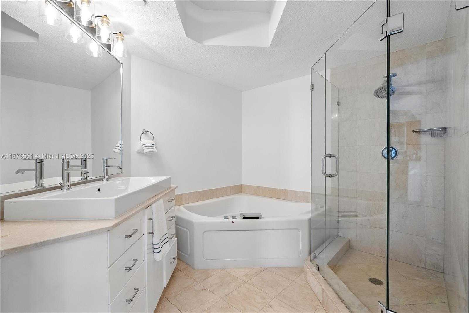 Small Image of 10 VENETIAN WAY #604, Miami Beach Number 9