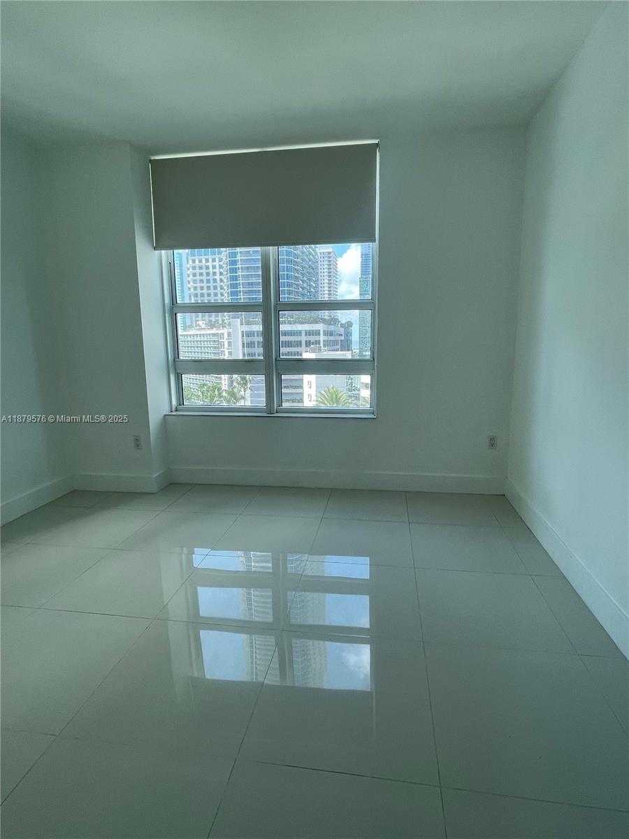 Small Image of 950 BRICKELL BAY DR #1703, Miami Number 10