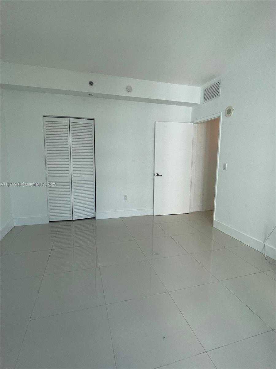 Small Image of 950 BRICKELL BAY DR #1703, Miami Number 11
