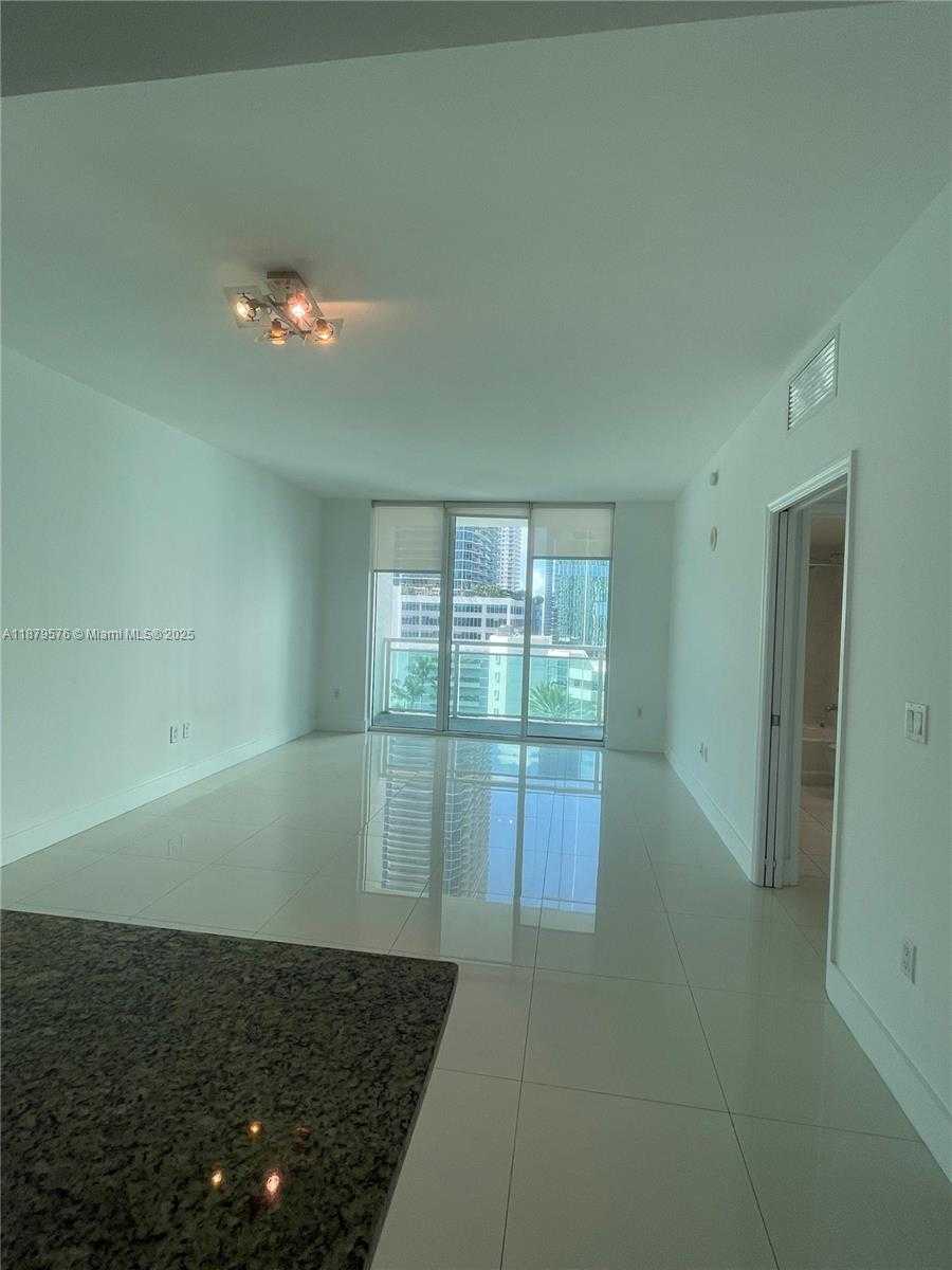 Small Image of 950 BRICKELL BAY DR #1703, Miami Number 4
