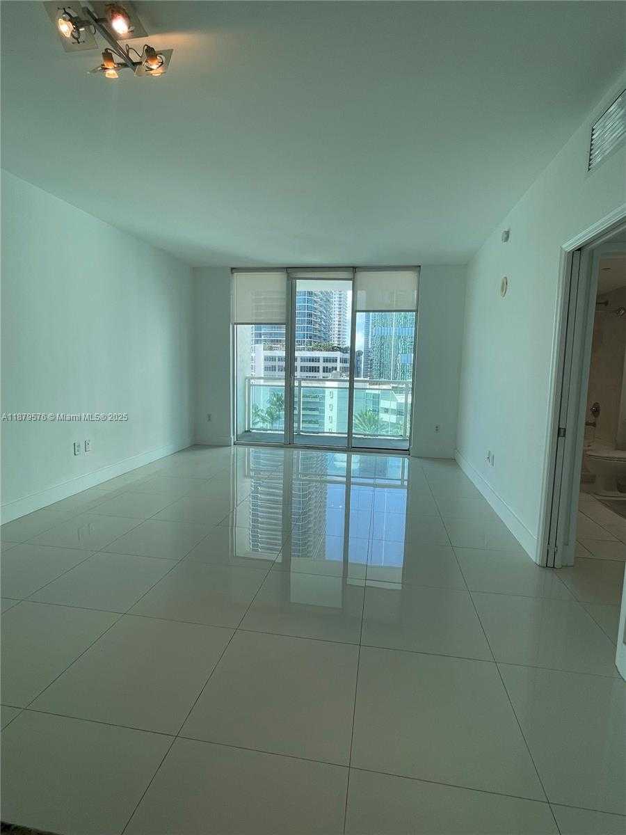 Small Image of 950 BRICKELL BAY DR #1703, Miami Number 5