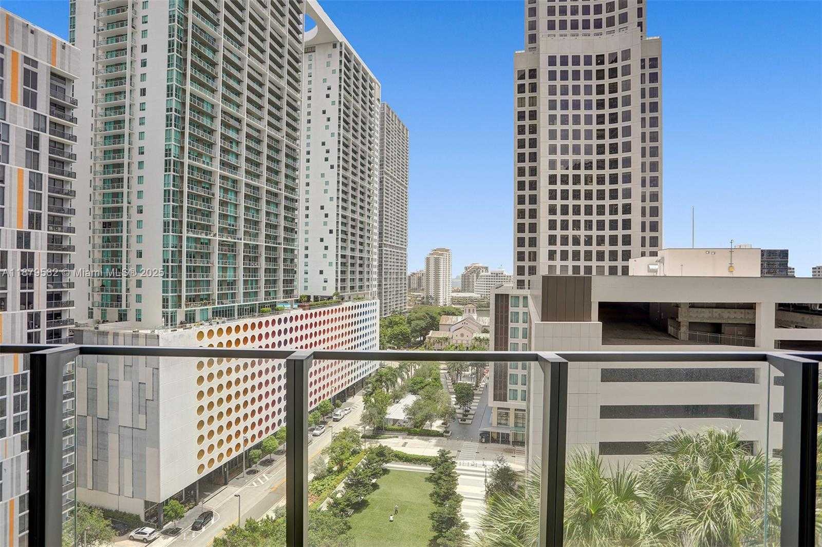 Small Image of 68 SOUTH EAST 6TH ST #907, Miami Number 17
