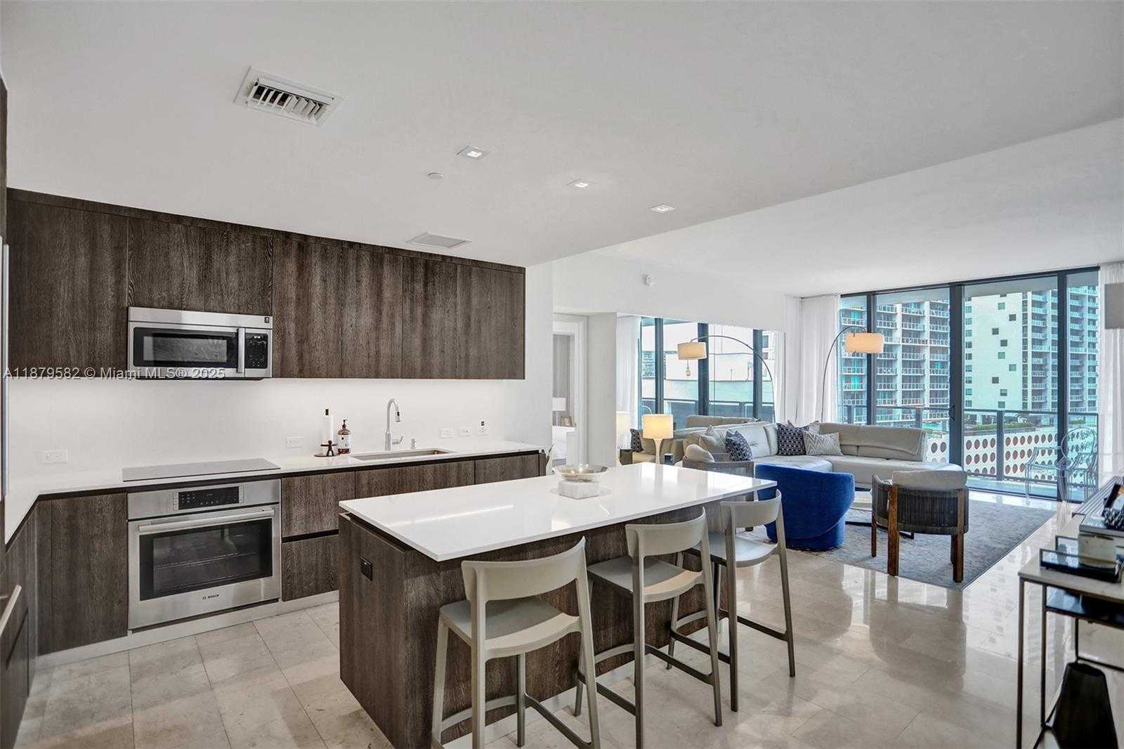 Small Image of 68 SOUTH EAST 6TH ST #907, Miami Number 3