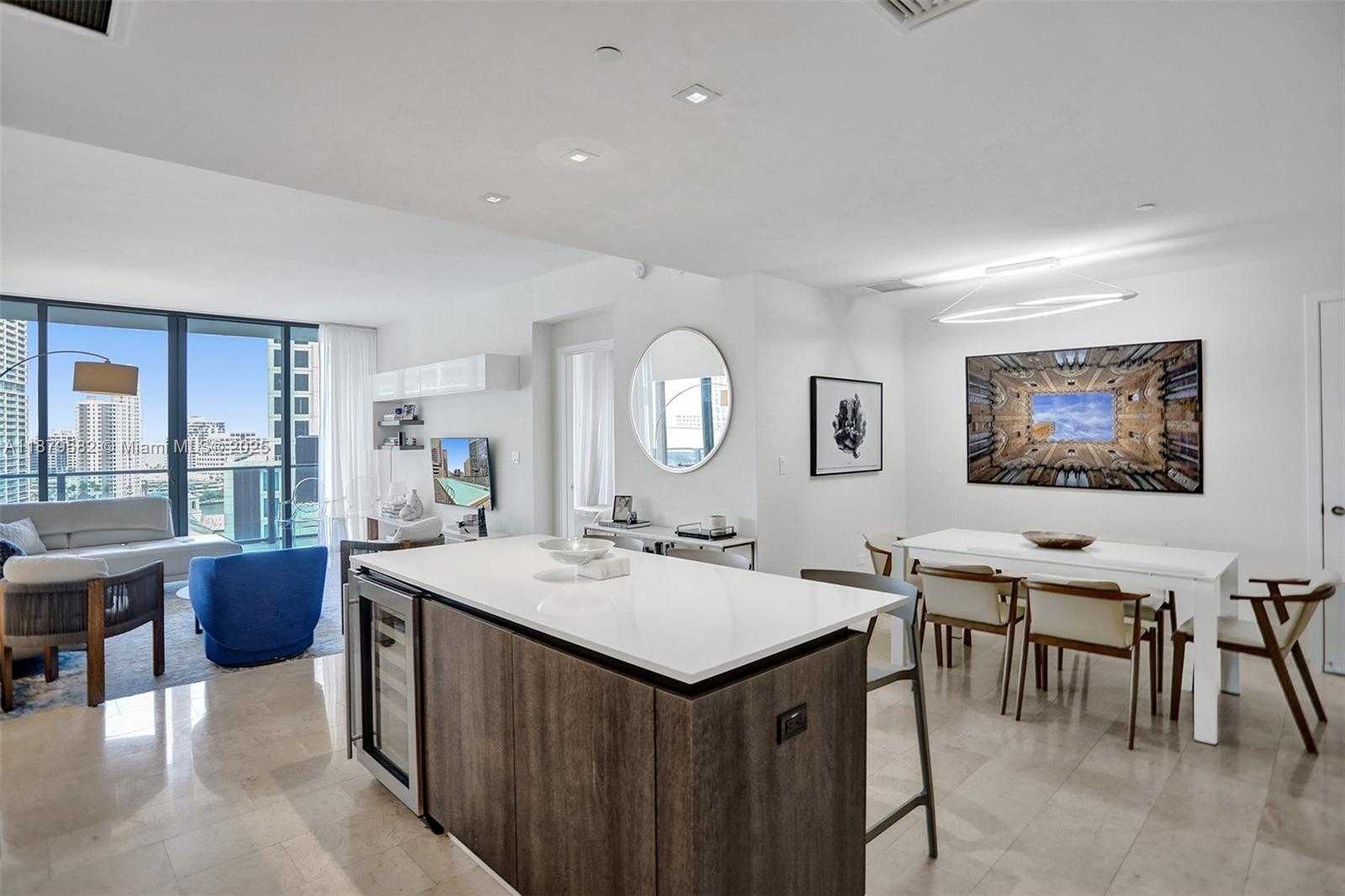 Small Image of 68 SOUTH EAST 6TH ST #907, Miami Number 4