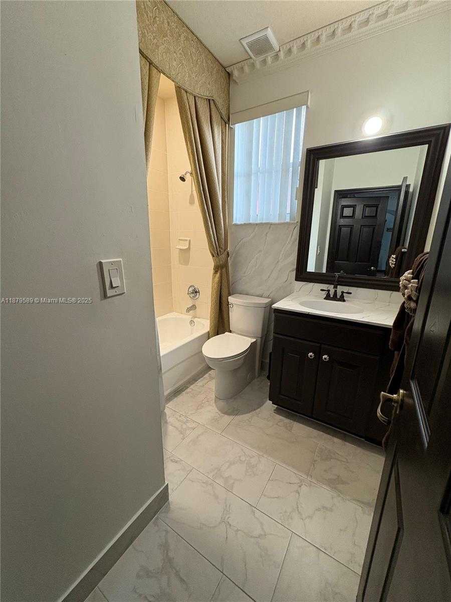 Small Image of 15375 SOUTH WEST 93 LN, Miami Number 16