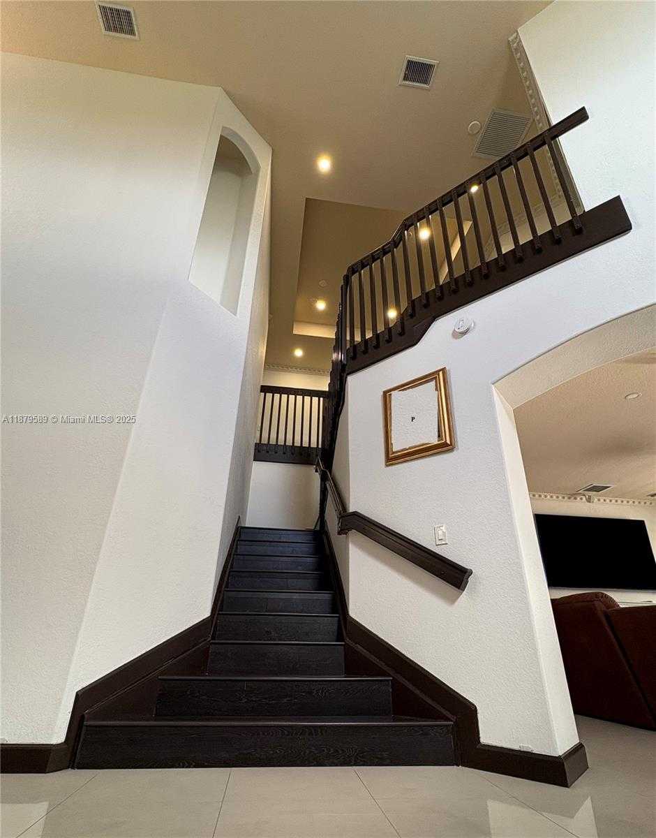 Small Image of 15375 SOUTH WEST 93 LN, Miami Number 17
