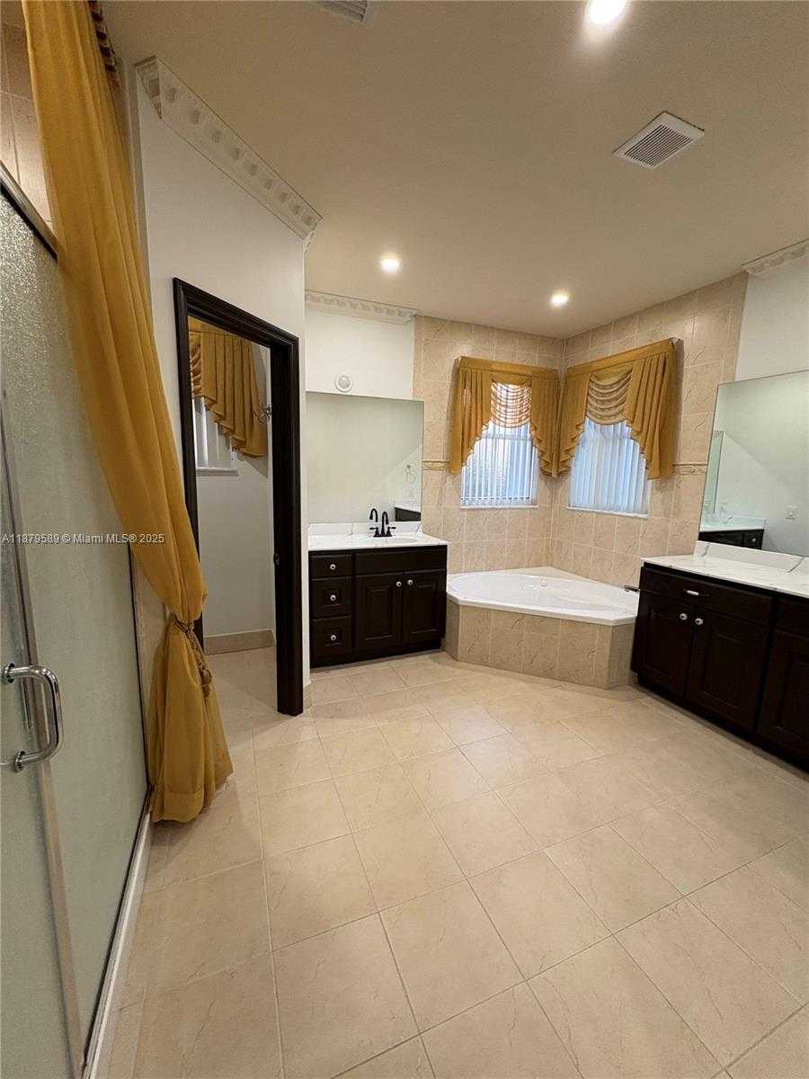 Small Image of 15375 SOUTH WEST 93 LN, Miami Number 20