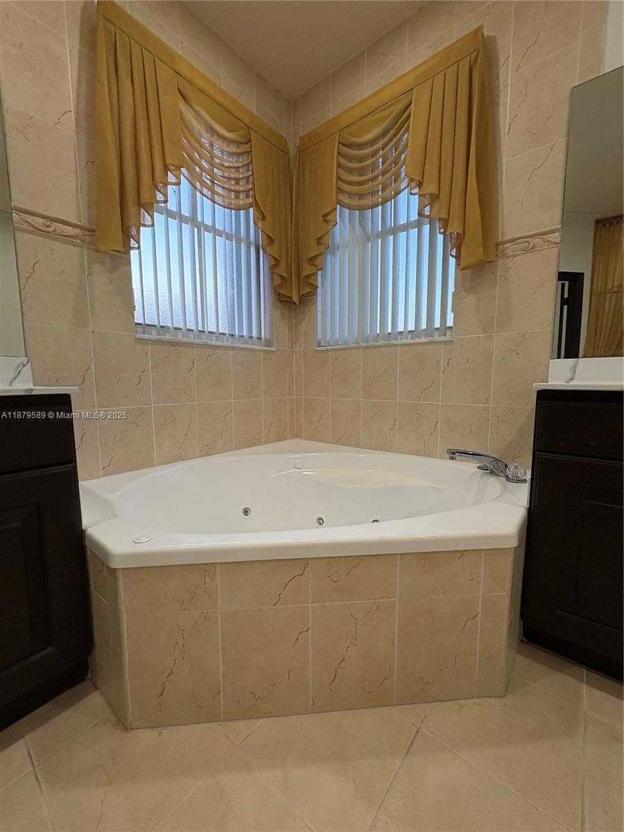 Small Image of 15375 SOUTH WEST 93 LN, Miami Number 21