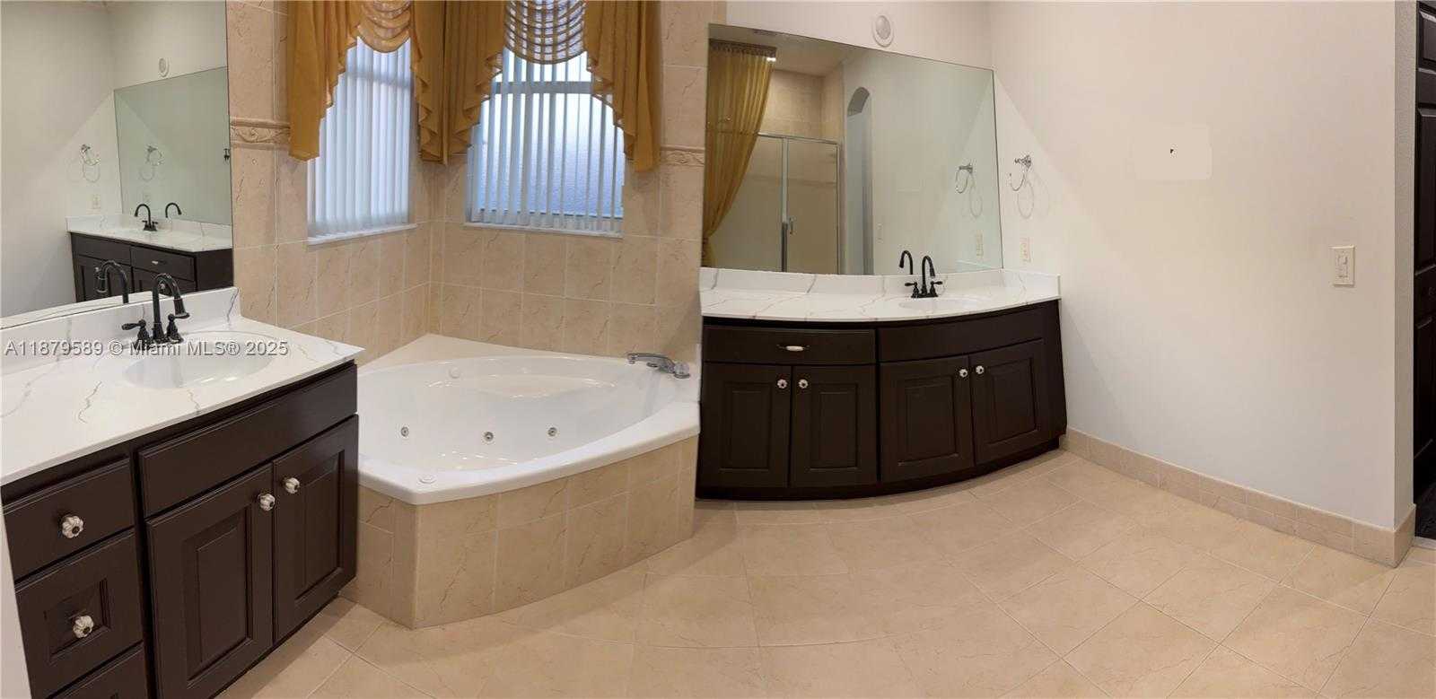 Small Image of 15375 SOUTH WEST 93 LN, Miami Number 24
