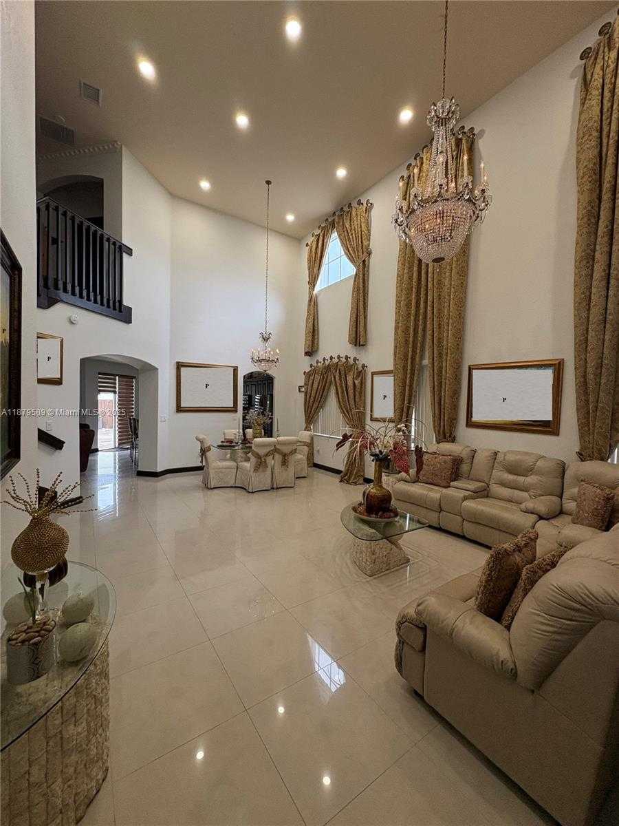 Small Image of 15375 SOUTH WEST 93 LN, Miami Number 6