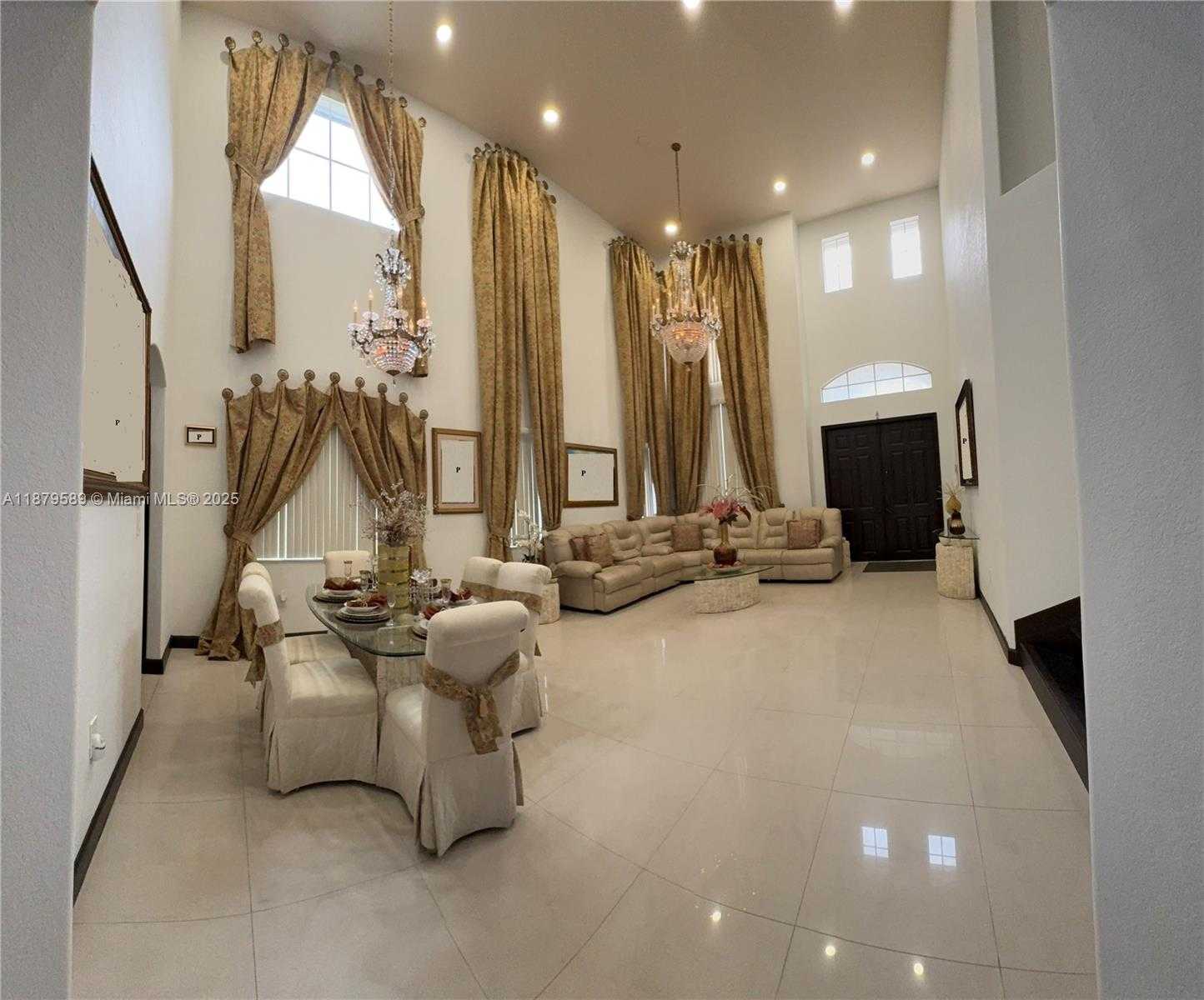 Small Image of 15375 SOUTH WEST 93 LN, Miami Number 7