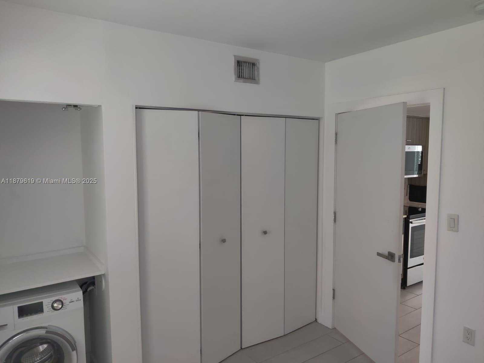 Small Image of Miami Beach Number 37