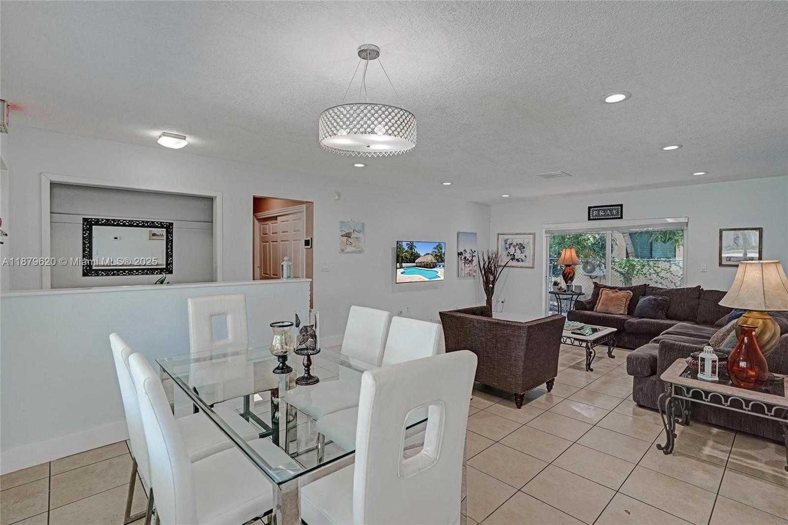 Small Image of 16000 NORTH MIAMI AVE, Miami Number 12