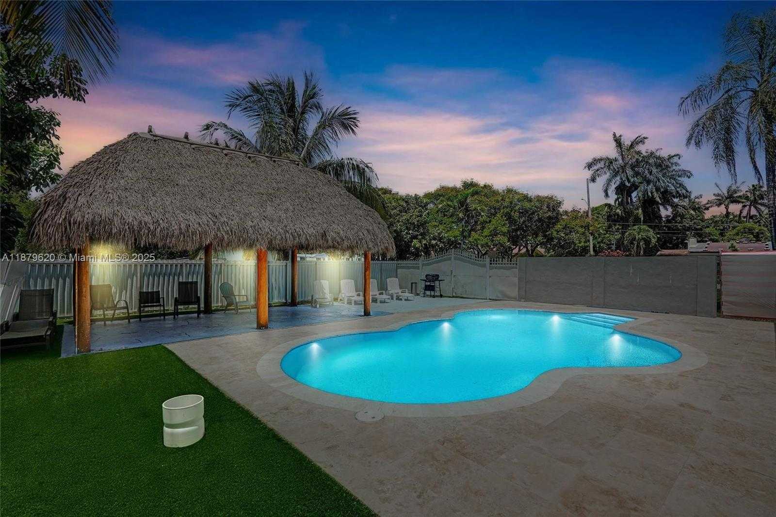 Small Image of 16000 NORTH MIAMI AVE, Miami Number 2