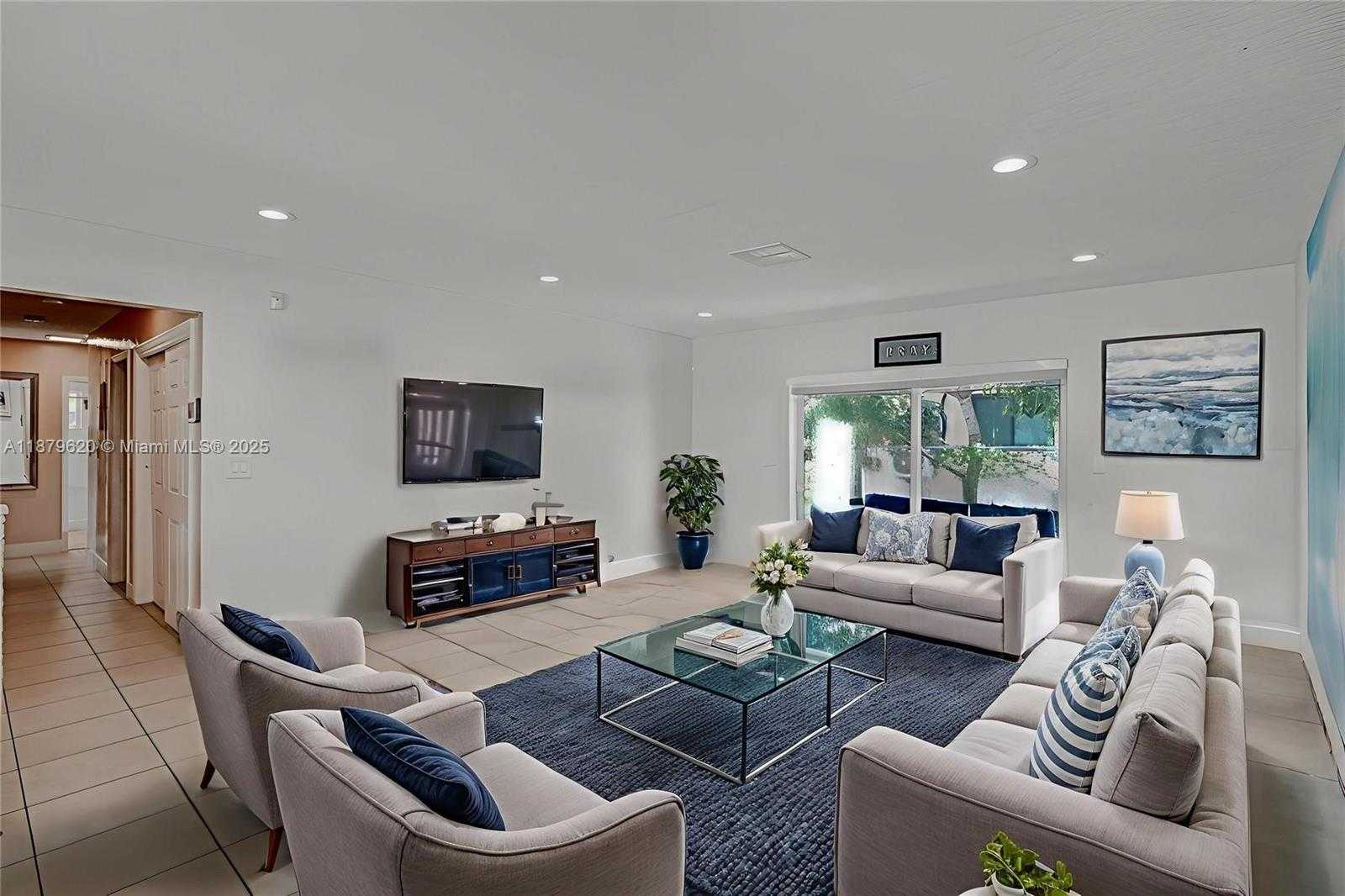 Small Image of 16000 NORTH MIAMI AVE, Miami Number 20