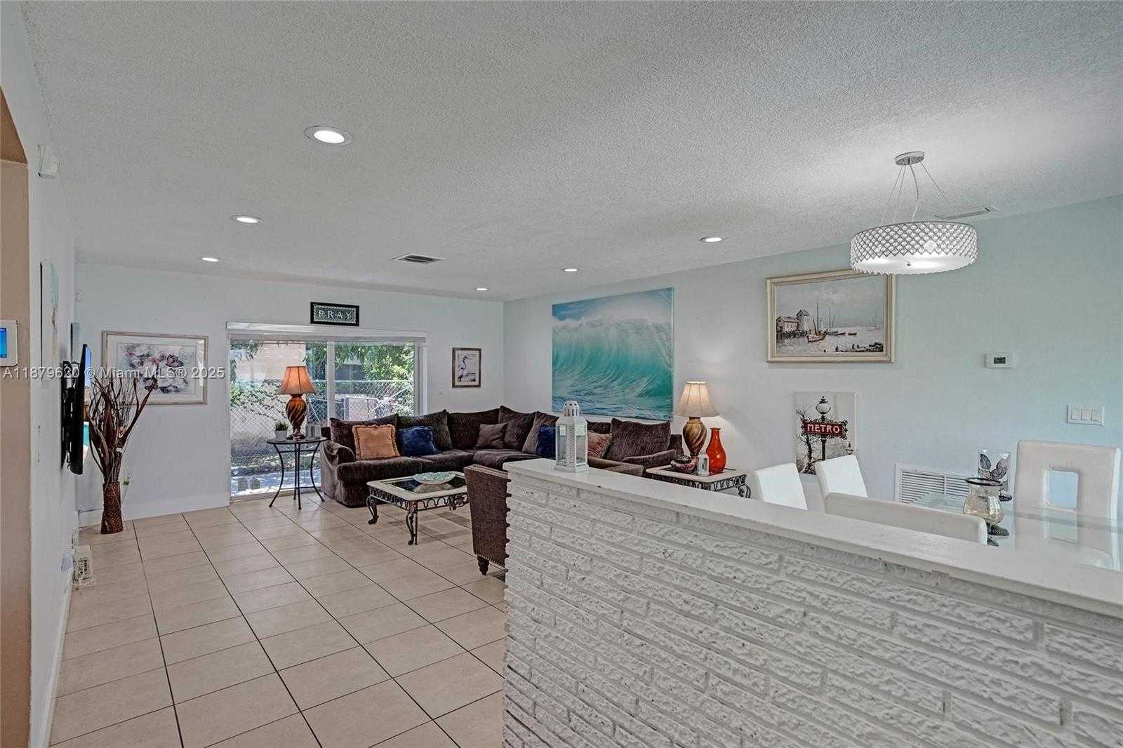 Small Image of 16000 NORTH MIAMI AVE, Miami Number 22