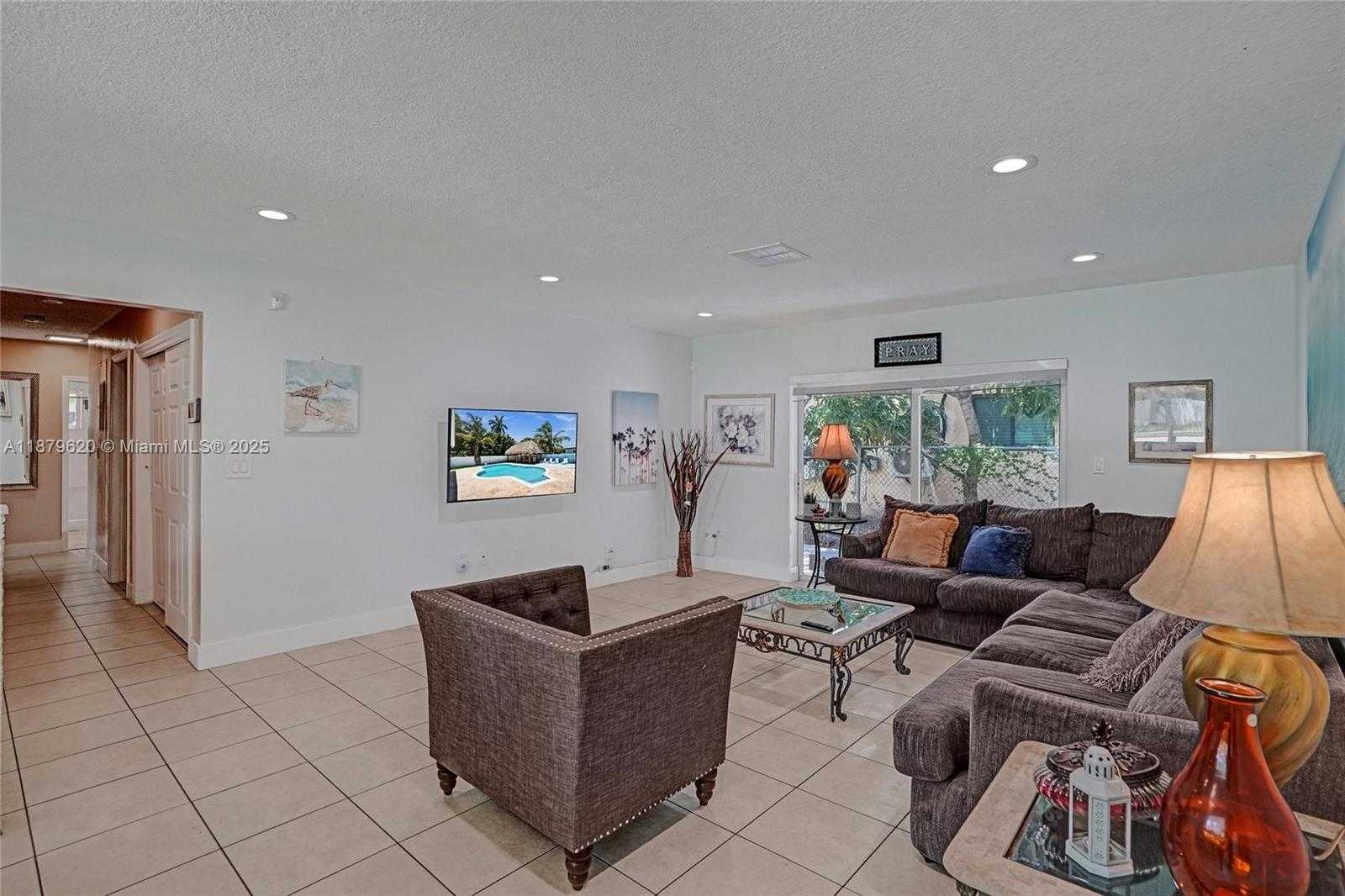 Small Image of 16000 NORTH MIAMI AVE, Miami Number 23