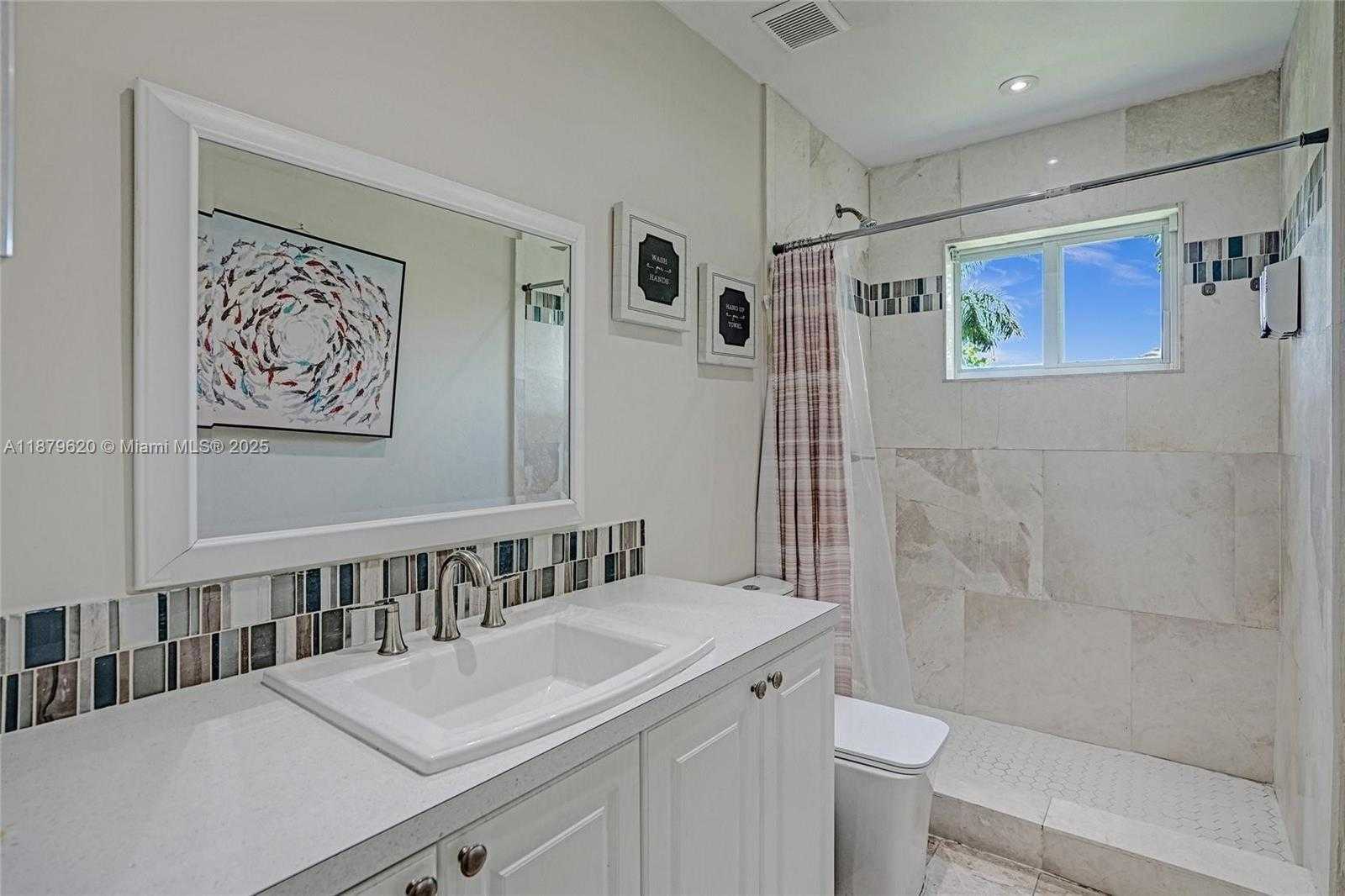 Small Image of 16000 NORTH MIAMI AVE, Miami Number 30