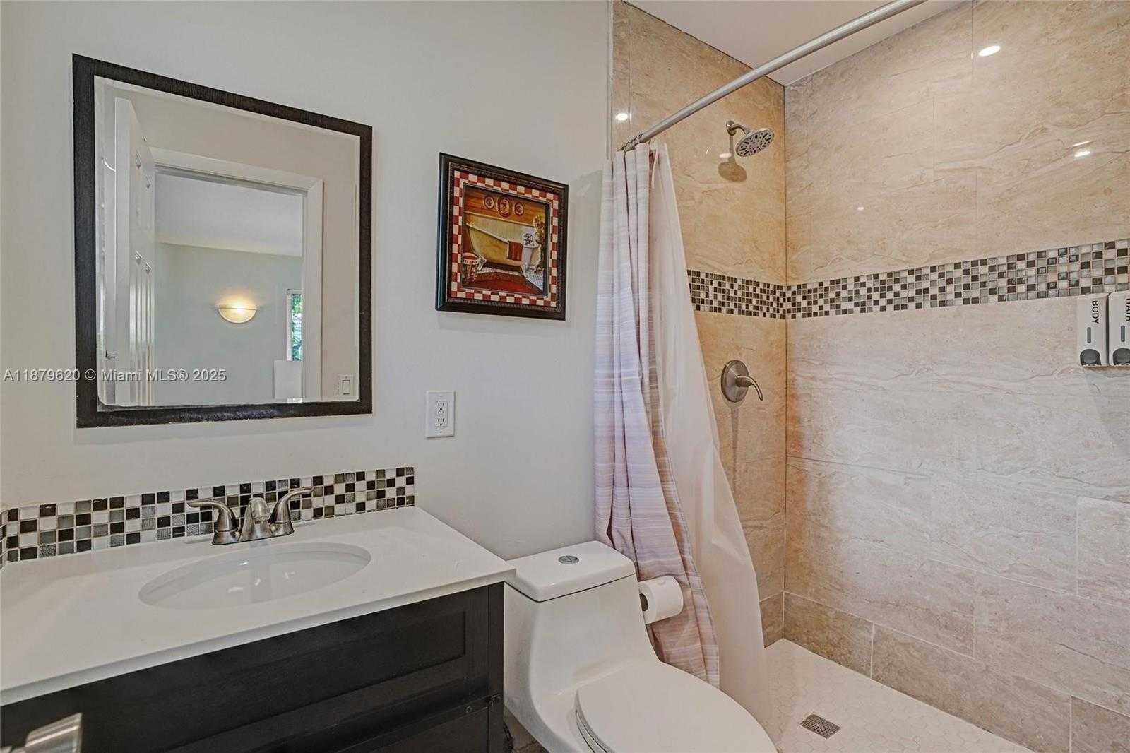 Small Image of 16000 NORTH MIAMI AVE, Miami Number 40