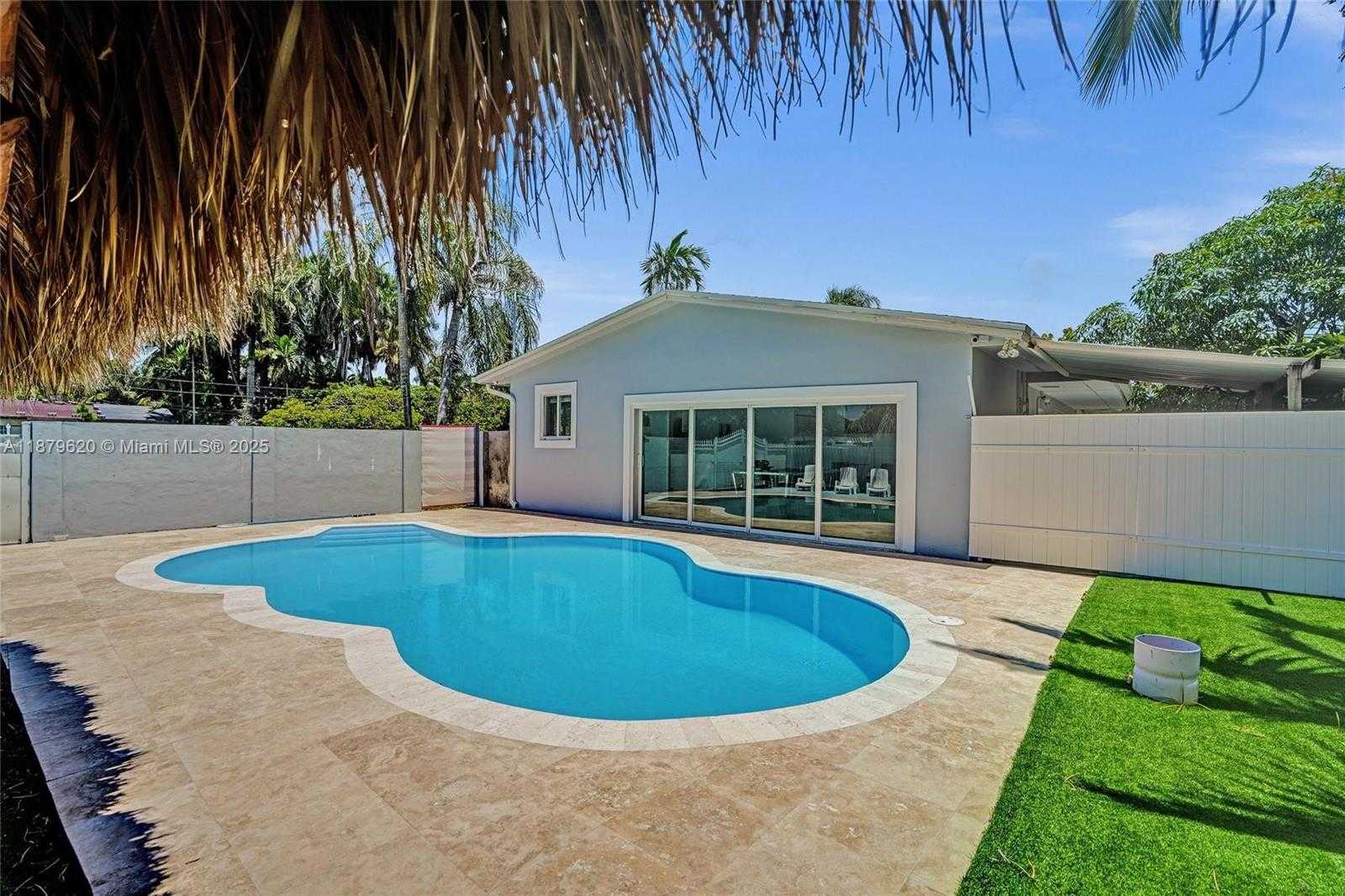 Small Image of 16000 NORTH MIAMI AVE, Miami Number 42