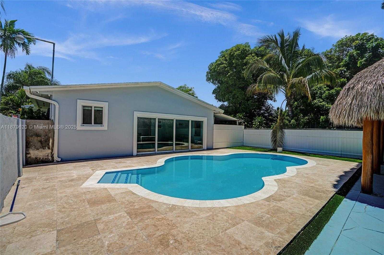 Small Image of 16000 NORTH MIAMI AVE, Miami Number 43