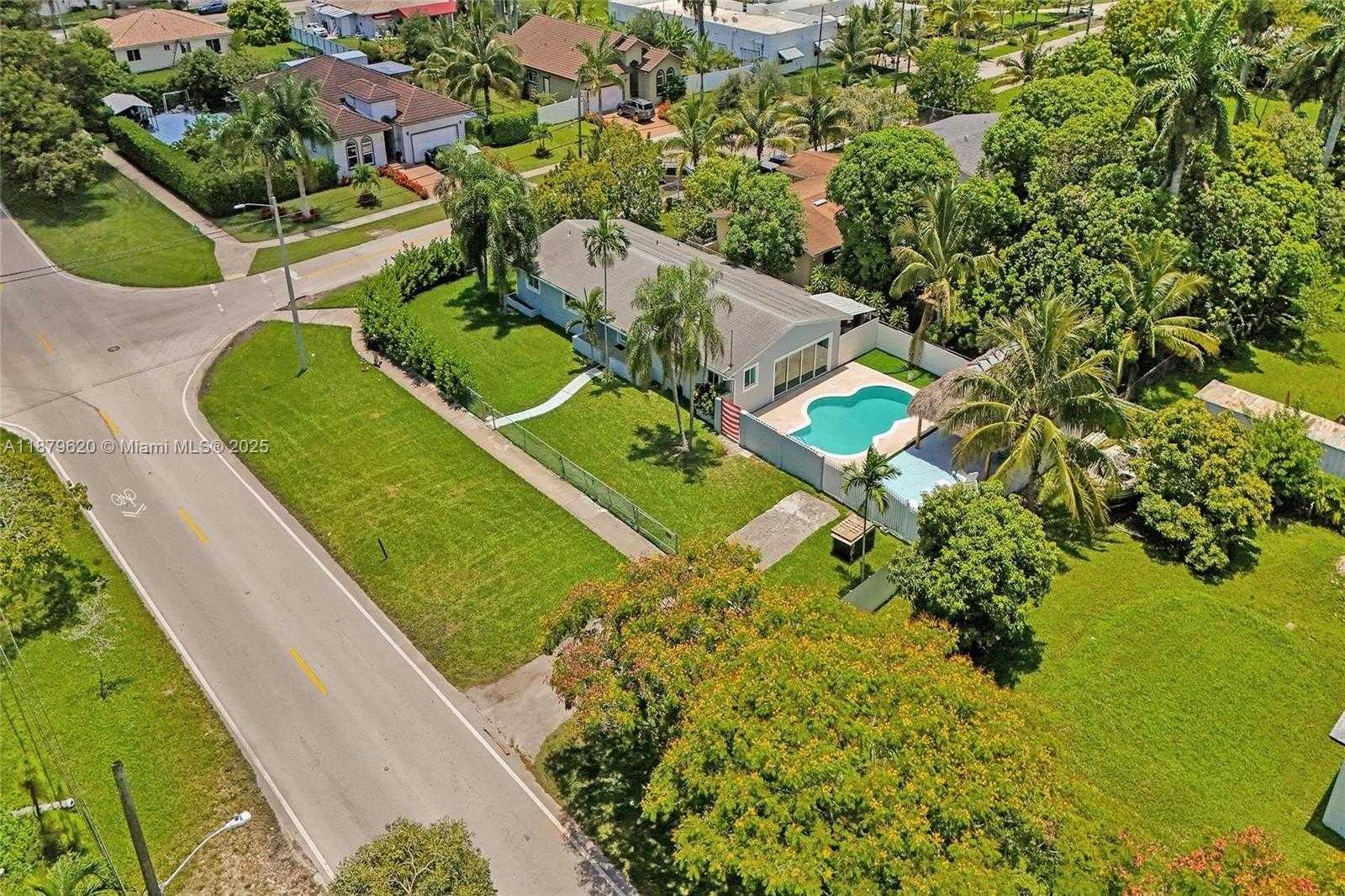 Small Image of 16000 NORTH MIAMI AVE, Miami Number 47
