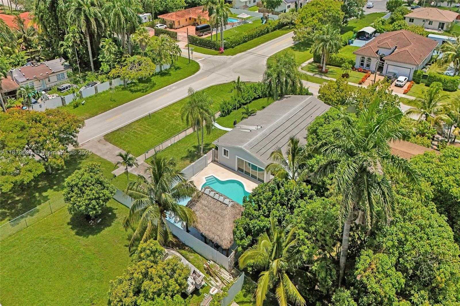 Small Image of 16000 NORTH MIAMI AVE, Miami Number 48