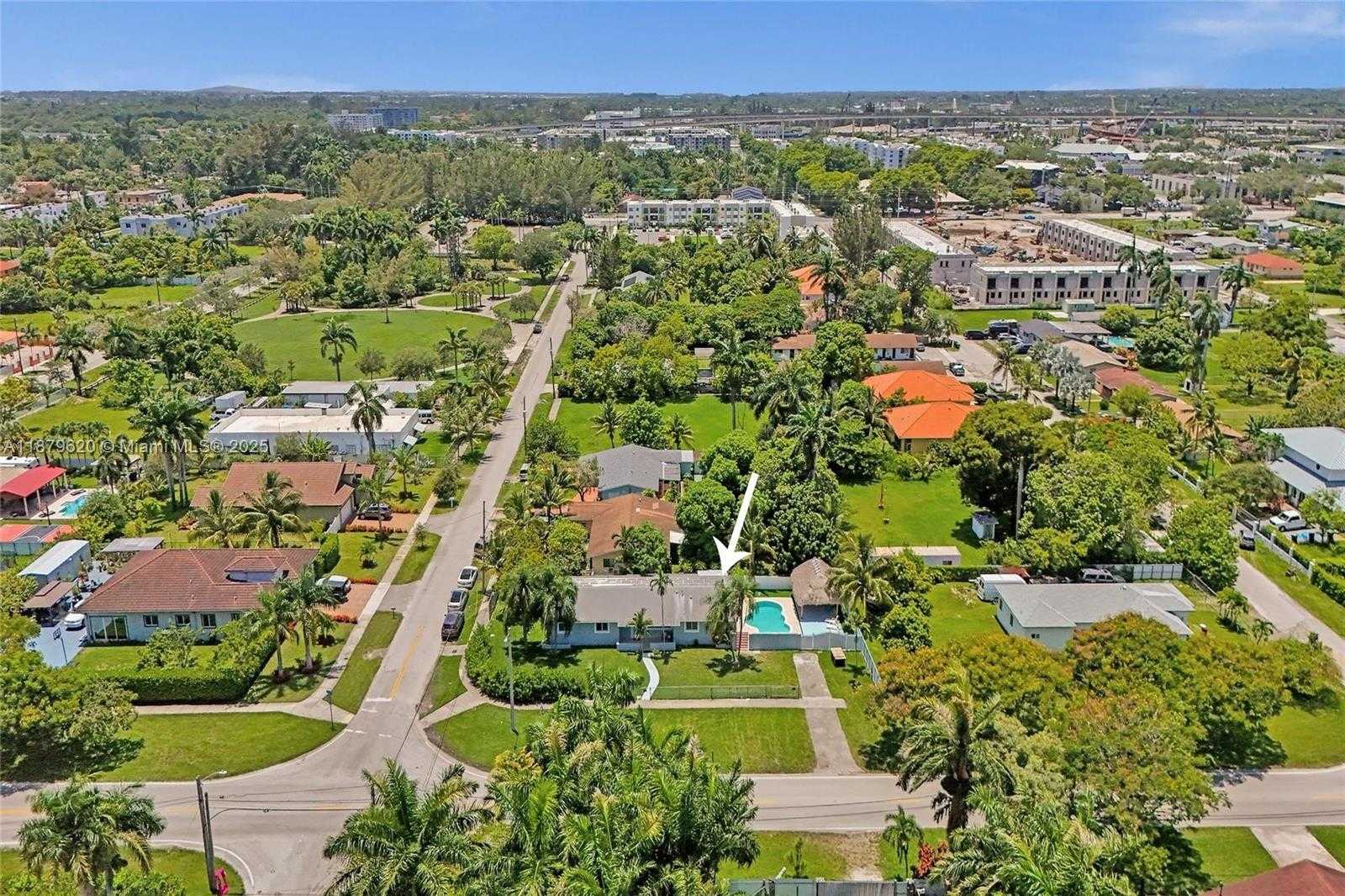 Small Image of 16000 NORTH MIAMI AVE, Miami Number 7