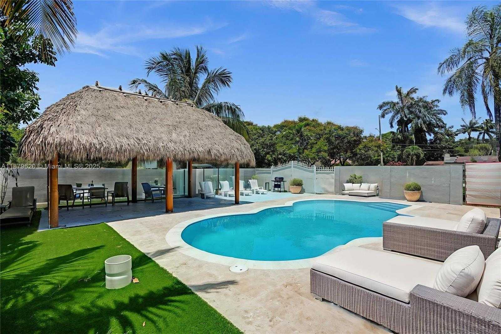 Small Image of 16000 NORTH MIAMI AVE, Miami Number 8