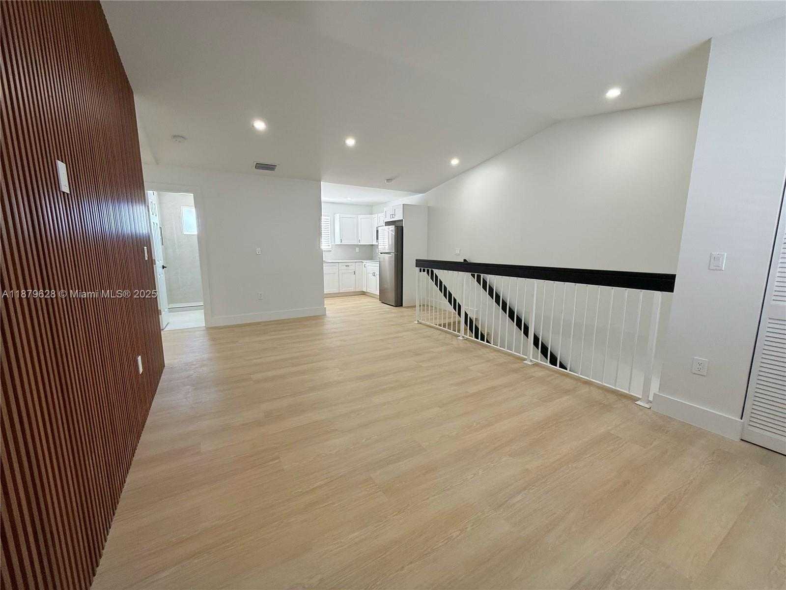 Small Image of 3252 WEST 70TH ST #202, Hialeah Number 2