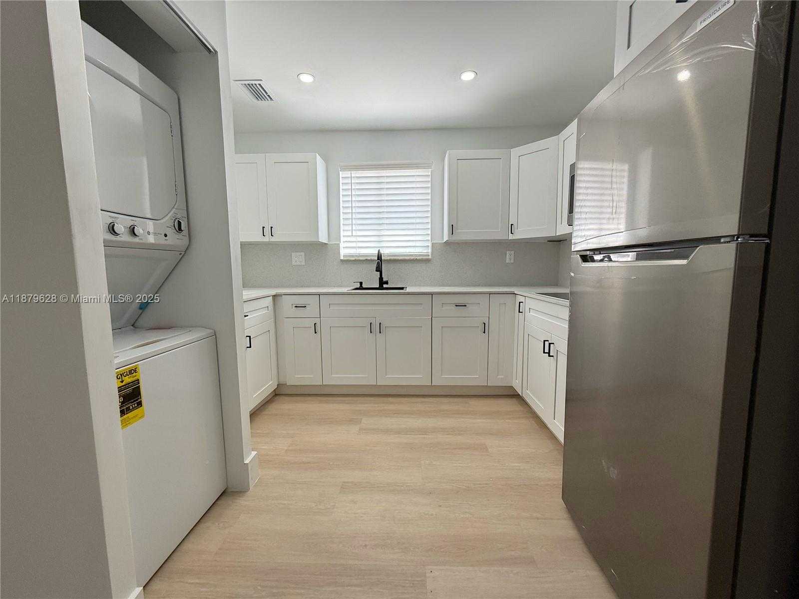Small Image of 3252 WEST 70TH ST #202, Hialeah Number 3