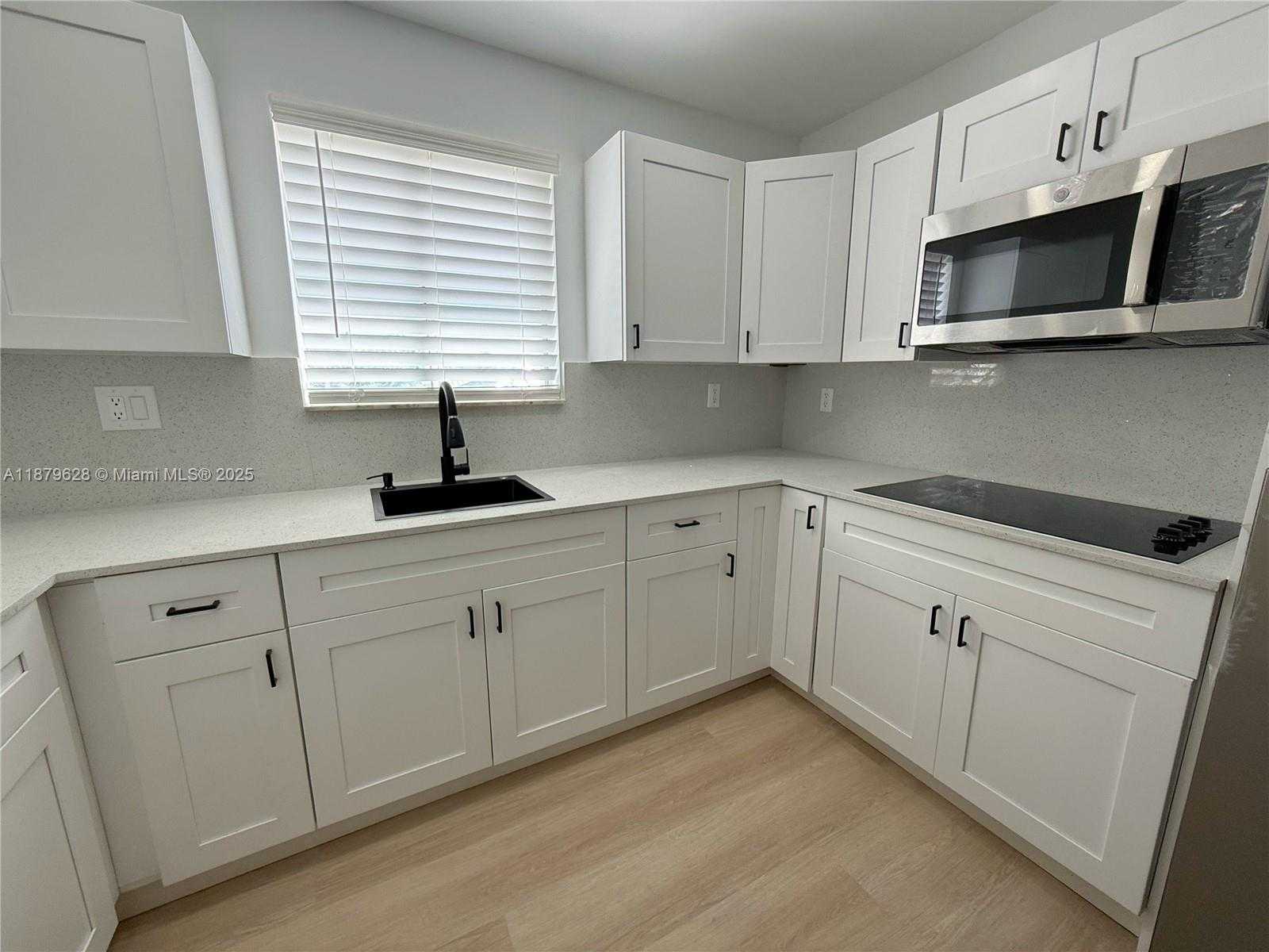 Small Image of 3252 WEST 70TH ST #202, Hialeah Number 4
