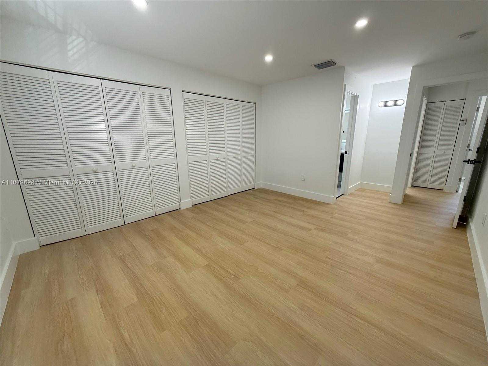 Small Image of 3252 WEST 70TH ST #202, Hialeah Number 6