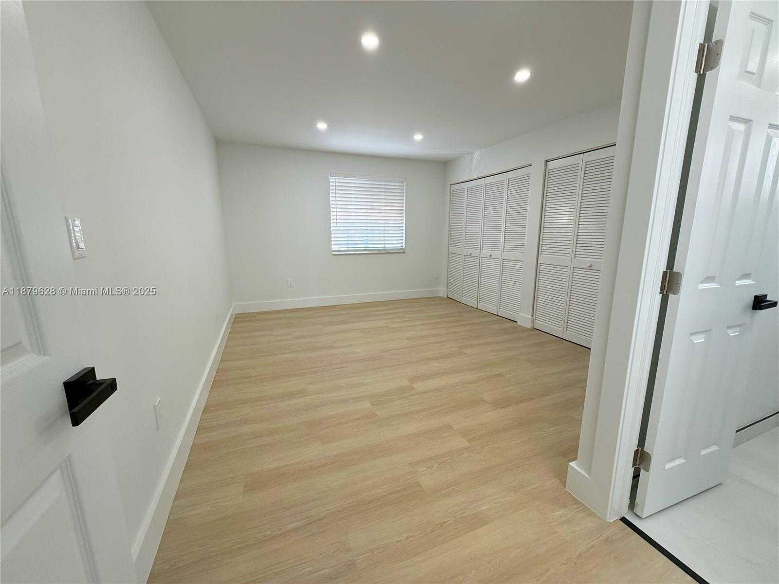Small Image of 3252 WEST 70TH ST #202, Hialeah Number 7