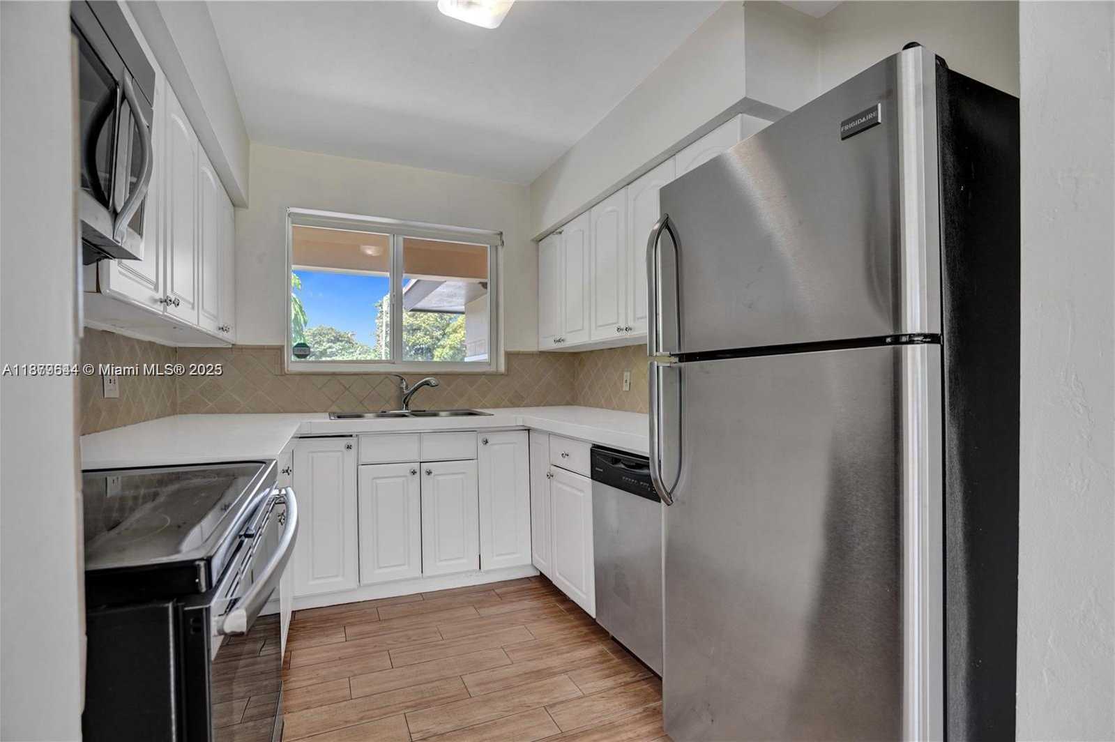 Small Image of 1411 NORTH 16TH CT, Hollywood Number 20