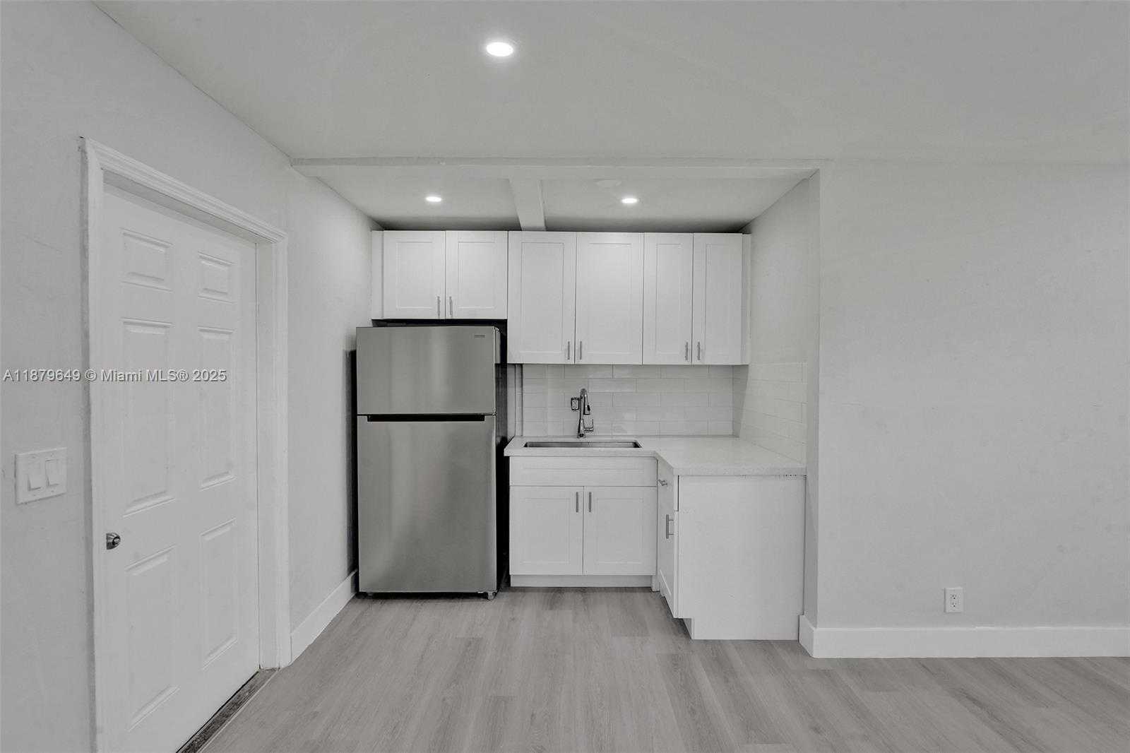 Small Image of 5657 GRANT ST #5, Hollywood Number 3